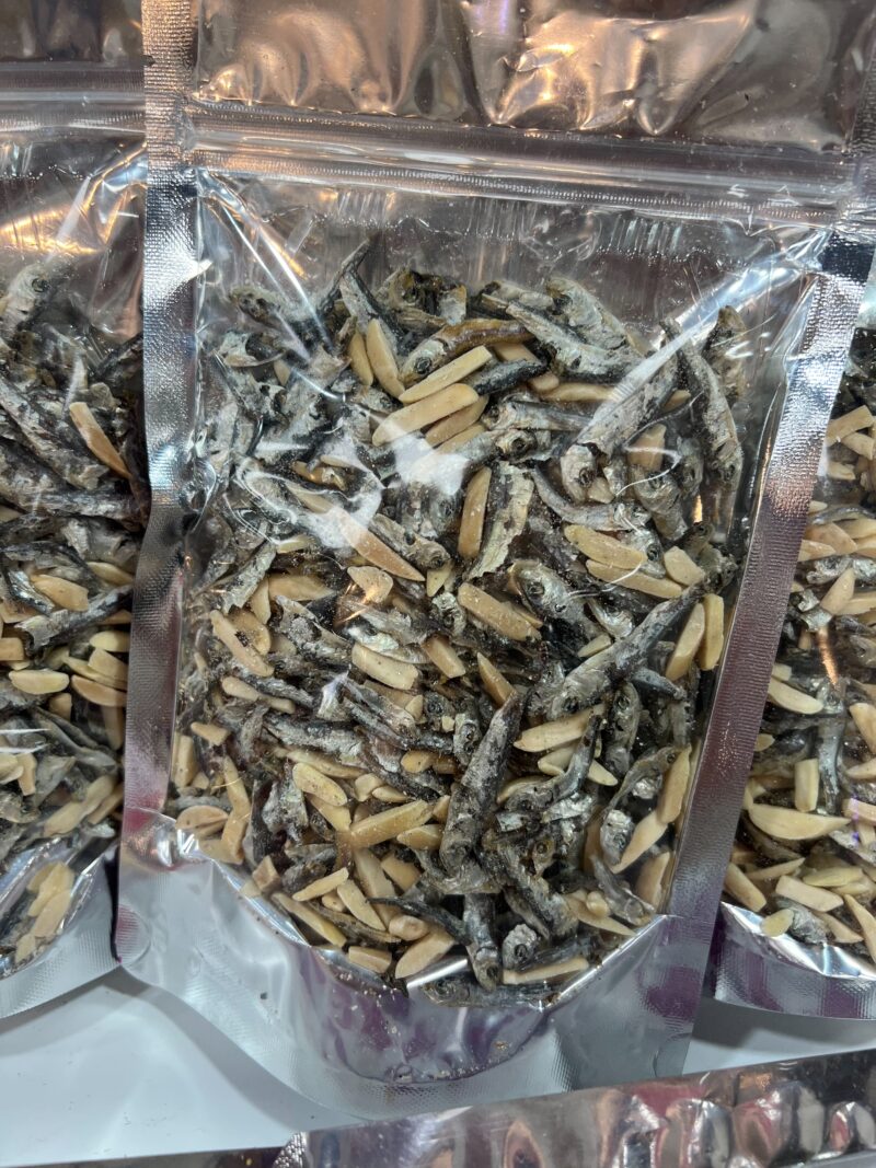 現吃杏仁魚乾